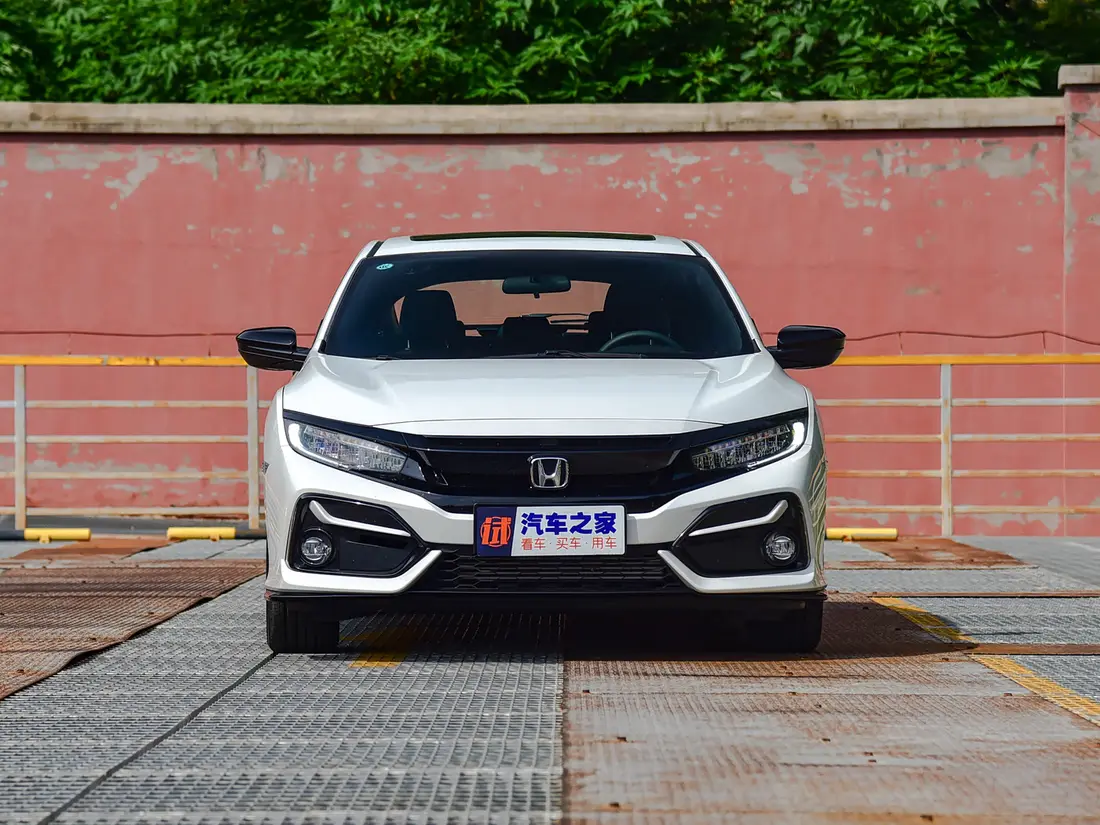 Honda Civic 10-е поколение · 2021, фото 2