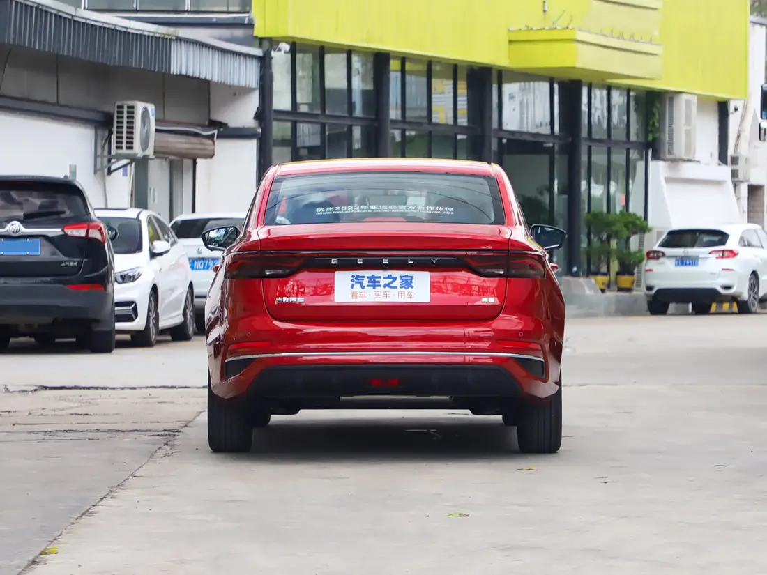Geely Emgrand 4-е поколение · 2021–н.в., фото 6