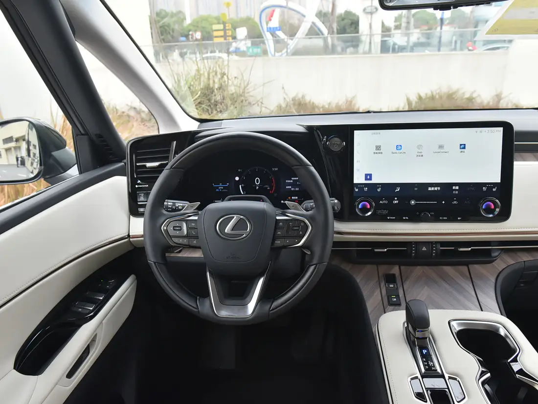 Lexus LM 2021–2025, фото 10