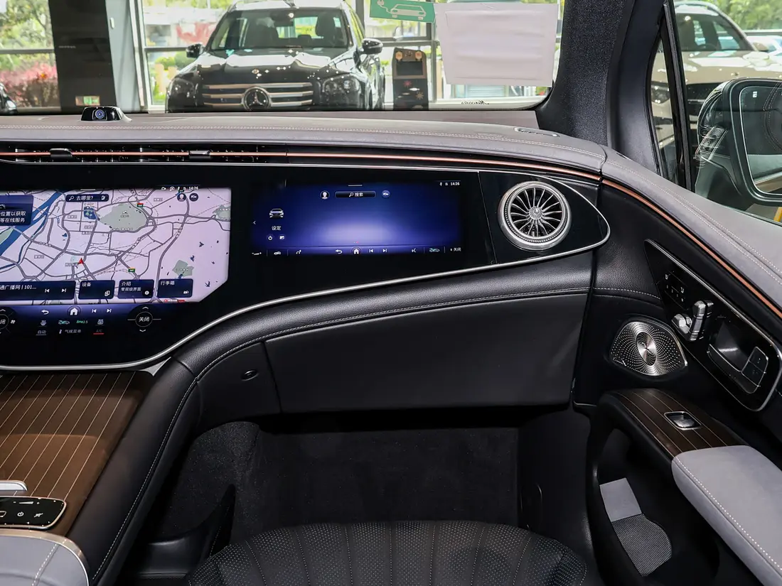 Mercedes-Benz EQS SUV X296 · 2022–н.в., фото 12