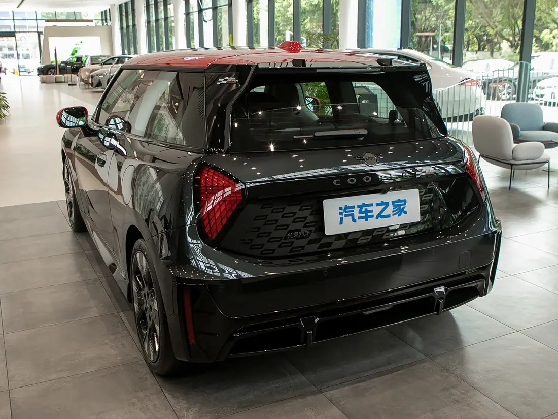 MINI JCW E 2025–2026, фото 5