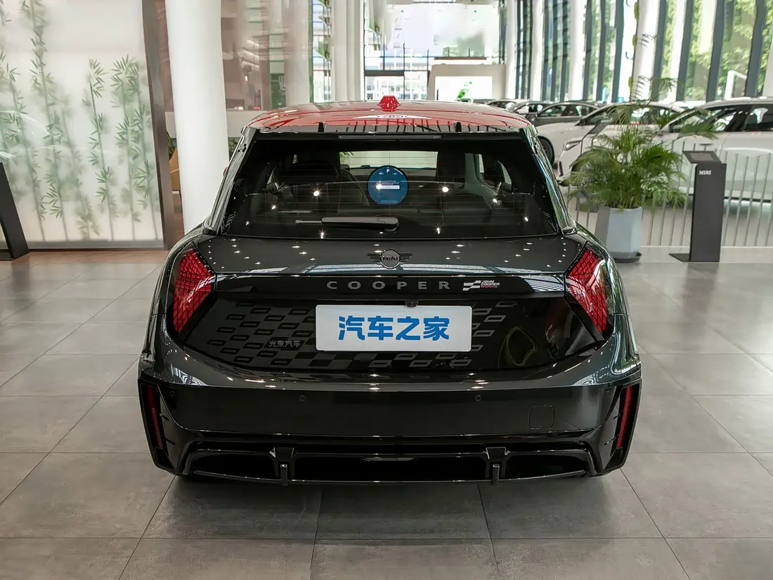 MINI JCW E 2025–2026, фото 6