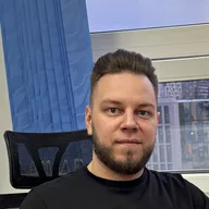 Дмитрий Ларионов